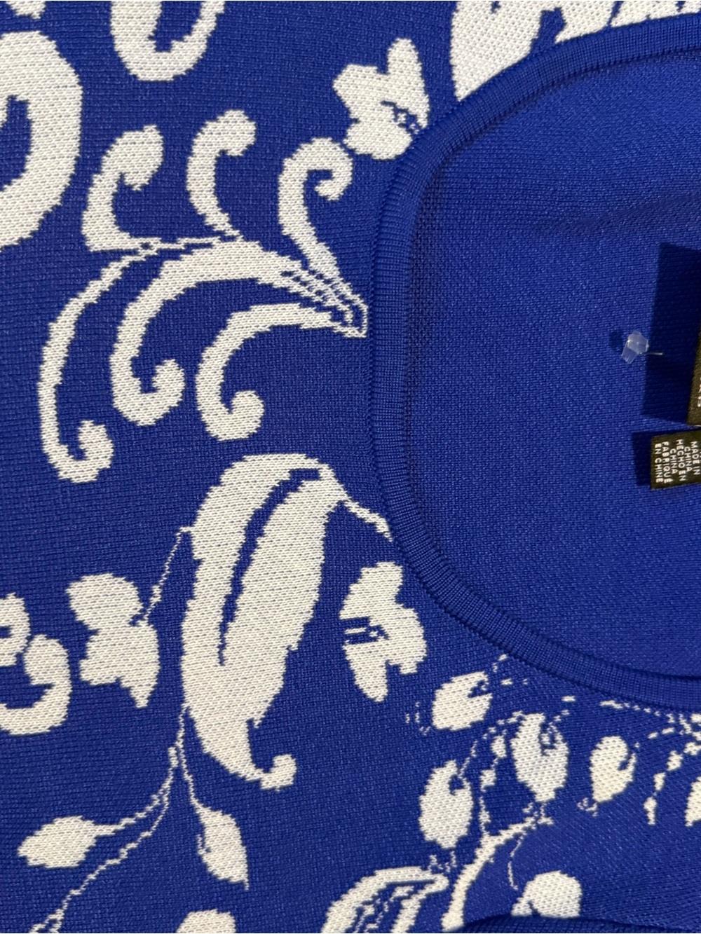 Blue and White Floral Knit Throw Blanket - Unbranded - Picture 2 of 3